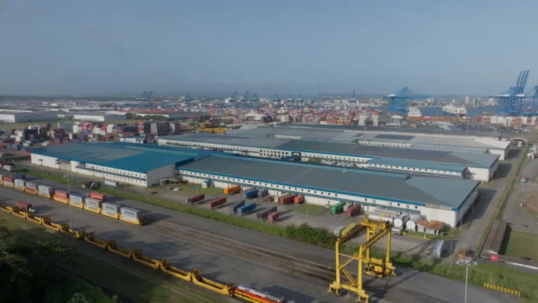 The exterior of JCAIN's modern logistics facility located in the Panamá Pacífico special economic area.
